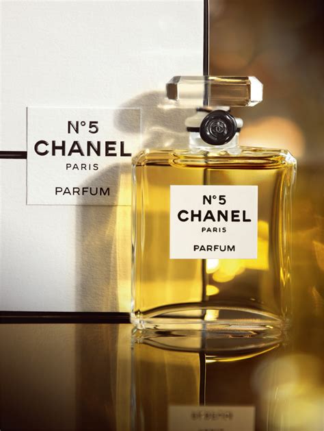 chanel numero 5 la storia in breve|Chanel No. 5: storia e design del profumo più famoso.